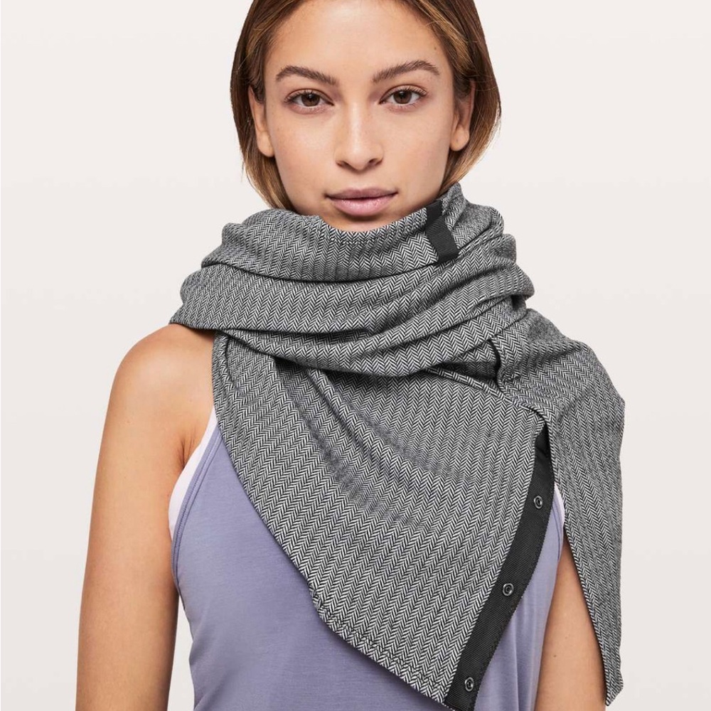 Lululemon Vinyasa scarf, light blue